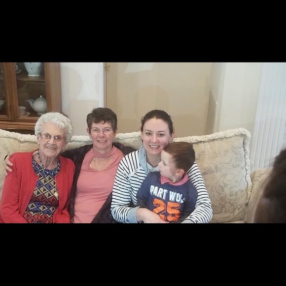 Meet your Posher, Heather - Picture 1 of 1